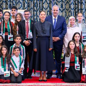 La-Princesse-Lalla-Hasnaa-recoit-les-enfants-maqdessis2