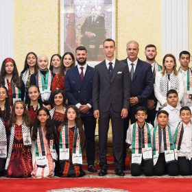 SAR-le-Prince-Héritier-Moulay-El-Hassan-recoit-les-enfants-maqdessis-