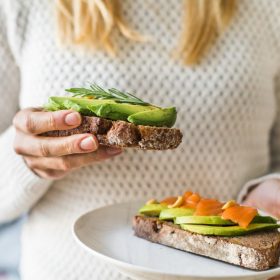 aliments-anti-stress-saumon-avocat