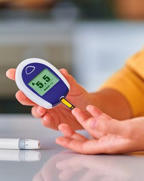 diabetic-patient-checks-blood-glucose-level-home