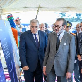 m-le-roi-lance-la-construction-de-la-plateforme-de-reserves-de-premiere