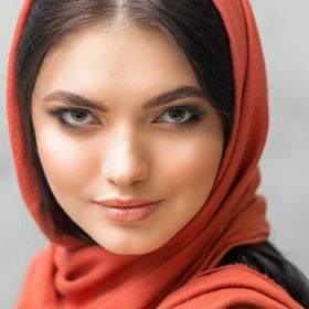 makeup-muslim-woman