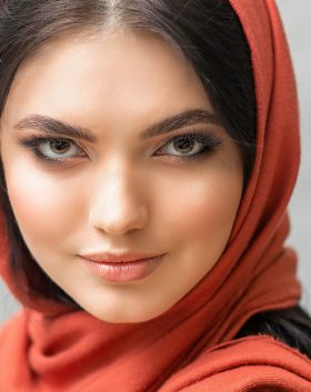 makeup-muslim-woman