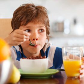 petit-dejeuner-enfants-ecole