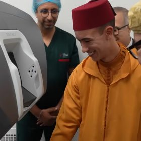 s-m--le-roi-mohammed-vi-et-moulay-hassan-partagent-un-moment-de-complicite