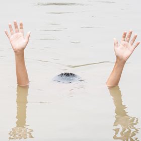 thai-children-big-water-pond-concept-drowning